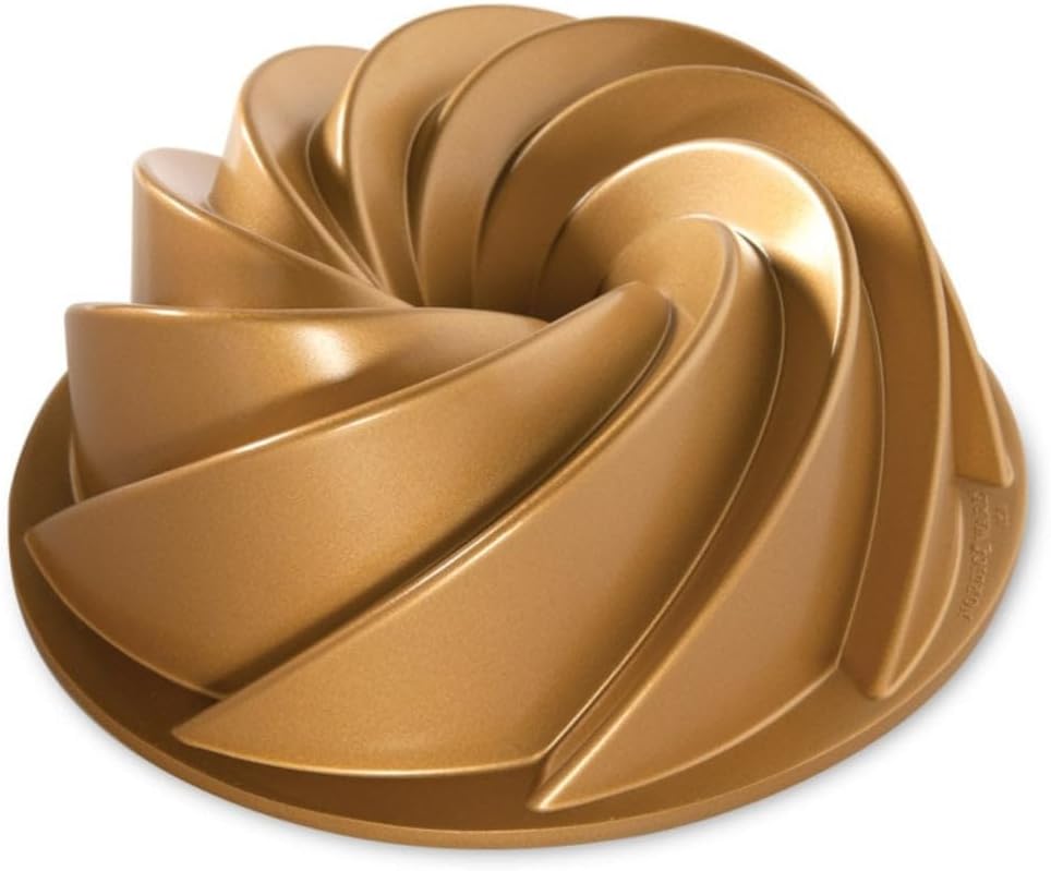 Nordic Ware Heritage Bundt Pan, Swirl Cast Aluminium Bundt Tin, Bundt Cake Tin with Elegant Pattern, Cake Mould Made in the USA, Colour: Gold