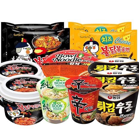 Korean Ramen Mix Kennenlernbox with 9 Korean Instant Noodles and 2 Hot Chicken Topokki Mix to Try
